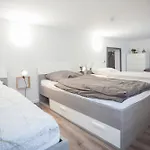 Treffpunkt Gruppenhaus Fuer 22 Personen Mit Grossem Aufenthaltsraum Und Kueche * Winterberg