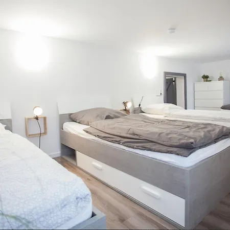 Treffpunkt Gruppenhaus Für 22 Personen Mit Großem Aufenthaltsraum Und Küche * Winterberg